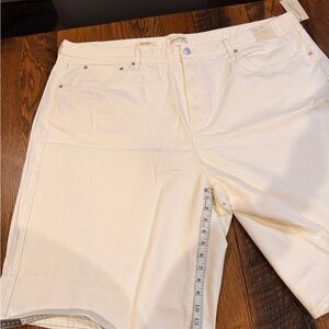 4X plus size 28 Long Denim Shorts Cream Off White. High Rise Relaxed leg and hip